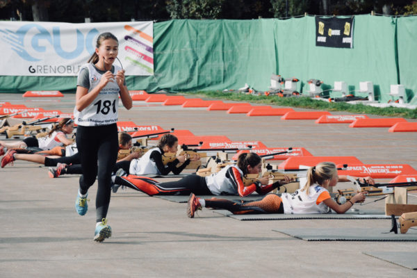 Le GUC Grenoble Ski organise du 22 au 24 octobre 2021, à l'anneau de vitesse de Grenoble, son biathlon d'automne, un festival permettant aux scolaires et au grand public de s'initier au biathlon, en remplaçant la partie ski par la course à pied. © DR