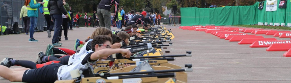 Le GUC Grenoble Ski organise du 22 au 24 octobre 2021, à l'anneau de vitesse de Grenoble, son biathlon d'automne, un festival permettant aux scolaires et au grand public de s'initier au biathlon, en remplaçant la partie ski par la course à pied. © DR