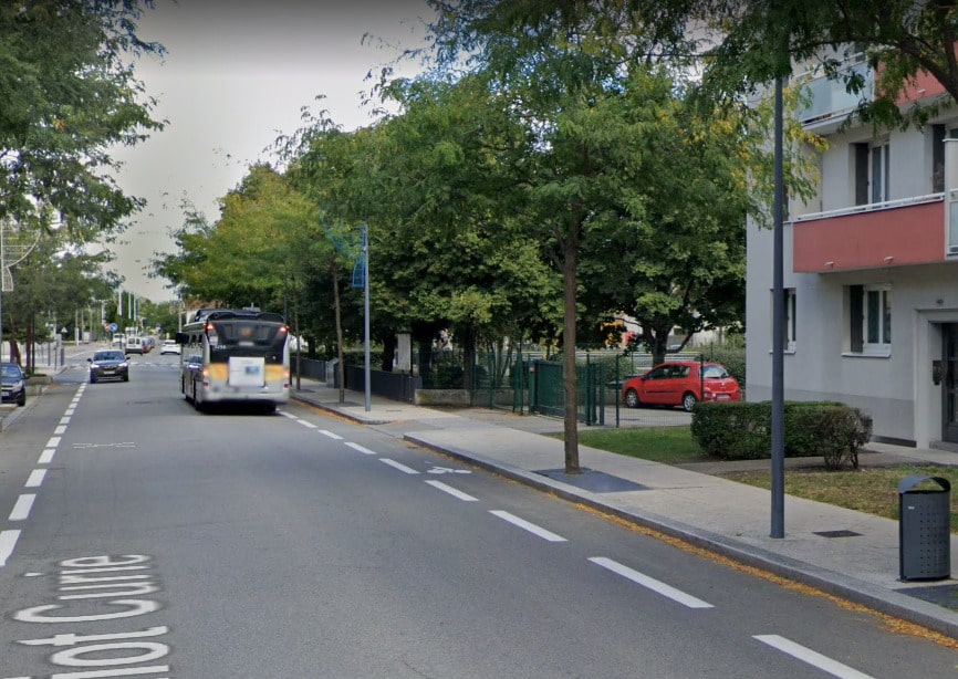 L'accident s'est produit au niveau du 138 boulevard Joliot-Curie, à Fontaine. © Google Street View (capture d'écran)