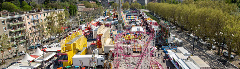 Derniers jours d'installation avant l'ouverture de la Foire des Rameaux ce 9 avril 2022. © Sylvain Frappat - Ville de Grenoble
