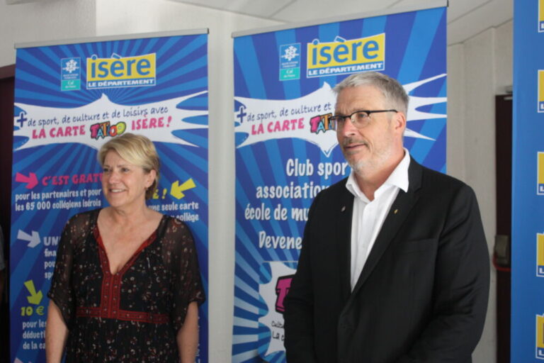 Présentation de la carte Tattoo par Jean Pierre Barbier et Martine Kohly à la maison départementale des sports à Eybens (c) Elias Muhlstein Place Gre'net
