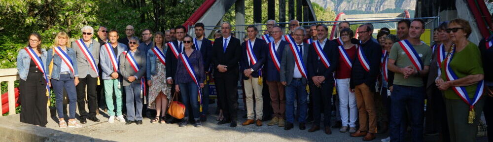 Un rassemblement d'élus pour demander la gratuité du tronçon d'autoroute entre Crolles et Le Touvet
