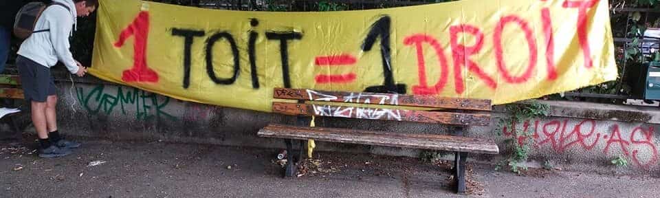 Rassemblement devant l'abri de nuit rue de Stalingrad à Grenoble pour dénoncer sa fermeture