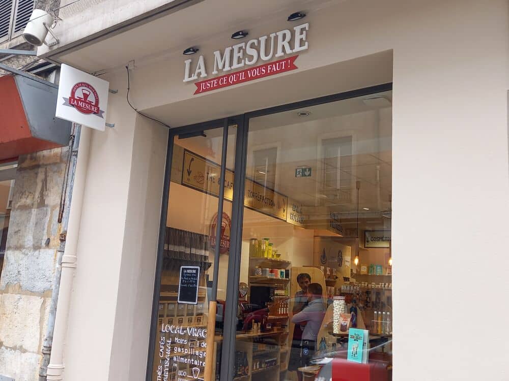 Devanture de l'épicerie vrac La Mesure, à Grenoble (c) Justine Reynaud