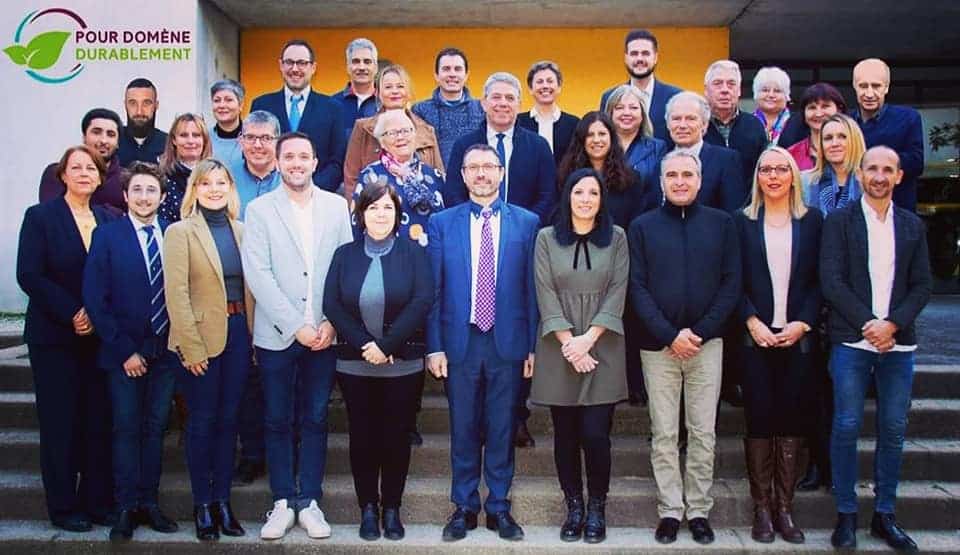 Quentin Feres (deuxième rang sur la photo, premier à gauche) est le candidat investi par Reconquête pour les législatives 2022 sur la cinquième circonscription de l'Isère. Il est aussi conseiller municipal de la majorité divers droite dans commune de Domène DR