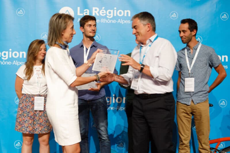 La remise d'un prix lors du Challenge Mobilité.
