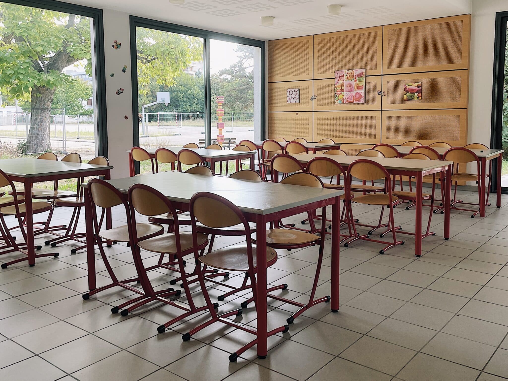 La cantine est déjà en place. La Ville prend en charge tous les repas des écoliers jusqu'à fin décembre 2022. © Lucie Soïka - Place Gre'net