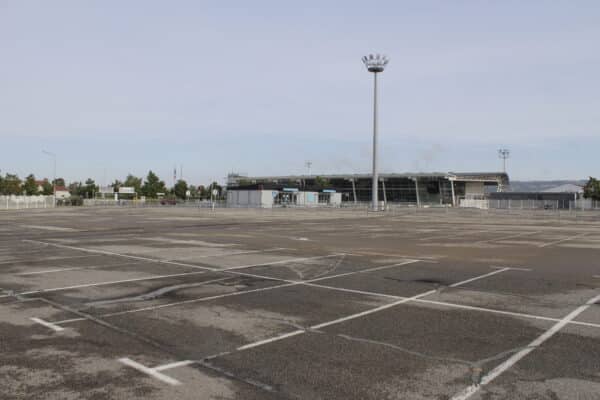 Bièvre Isère organise un ciné-drive à l’aéroport de Grenoble. Les spectateurs pourront être tranquillement installés dans leurs voitures pour regarder le film (c) Bièvre Isère