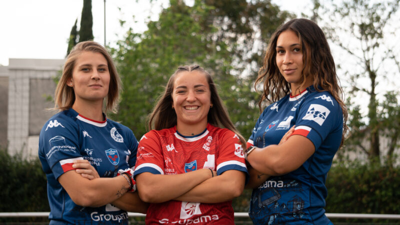 Emeline Gros, Alexandra Chambon et Manae Feleu, les trois joueuses des Amazones du FCG sélectionnées avec le XV de France pour la Coupe du monde en Nouvelle-Zélande. © FCG