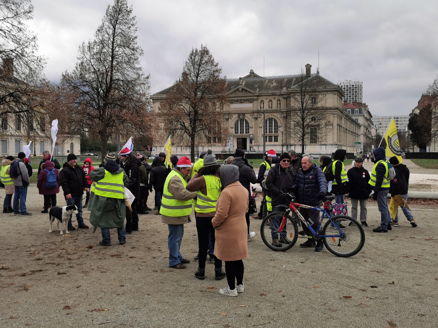Faible mobilisation des Gilets jaunes ce samedi 10 décembre 2022 à Grenoble. © Joël Kermabon - Place Gre'net