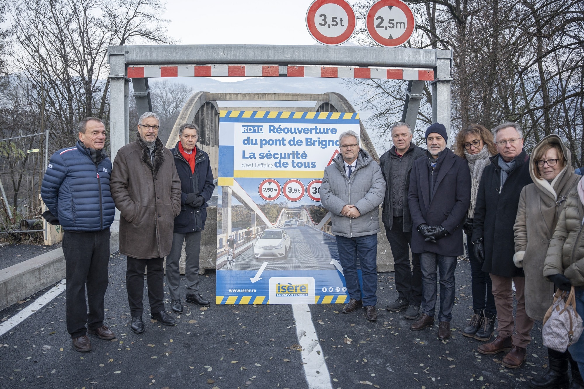 Neuf mois après son incendie, le pont de Brignoud rouvre mardi 13 décembre aux véhicules légers et aux deux-roues.