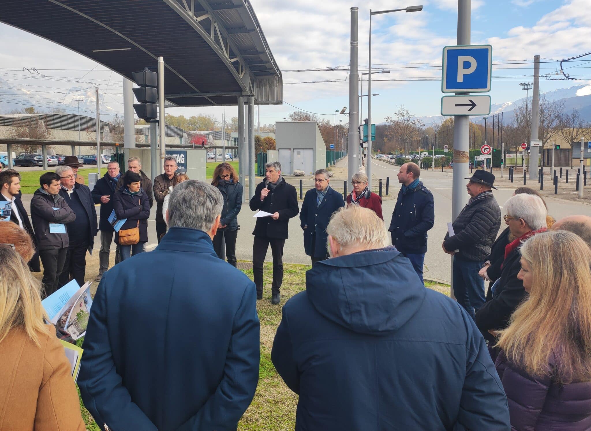 En 2022, des élus se réunissaient pour lancer un plaidoyer en faveur du RER métropolitain grenoblois. © Florent Mathieu - Place Gre'net