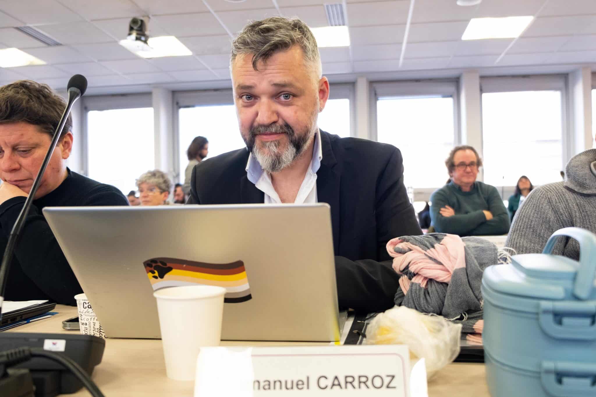 Emmanuel Carroz, 14e adjoint à la Mémoire, Migrations et Coopérations internationales, Europe, lors du conseil municipal du 30 janvier 2023.