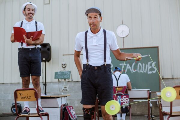 Parmi les promesses de Courts-Circuits : Monsieur Jacques, un spectacle de deux compagnies réunies. Il promet du cirque, du théâtre "et plein de bêtises" qui viendront le découvrir. DR