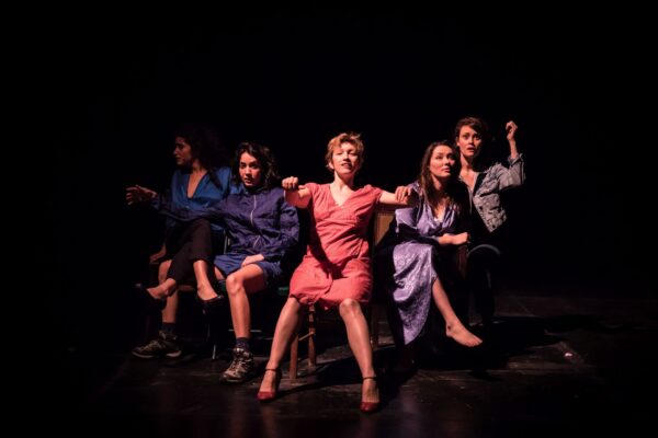 Un spectacle à La Rampe qui revisite les contes classiques : Les Femmes de Barbe Bleue, annoncé le 11 mai, questionne notamment les mécanismes d'emprise. © Simon Gosselin