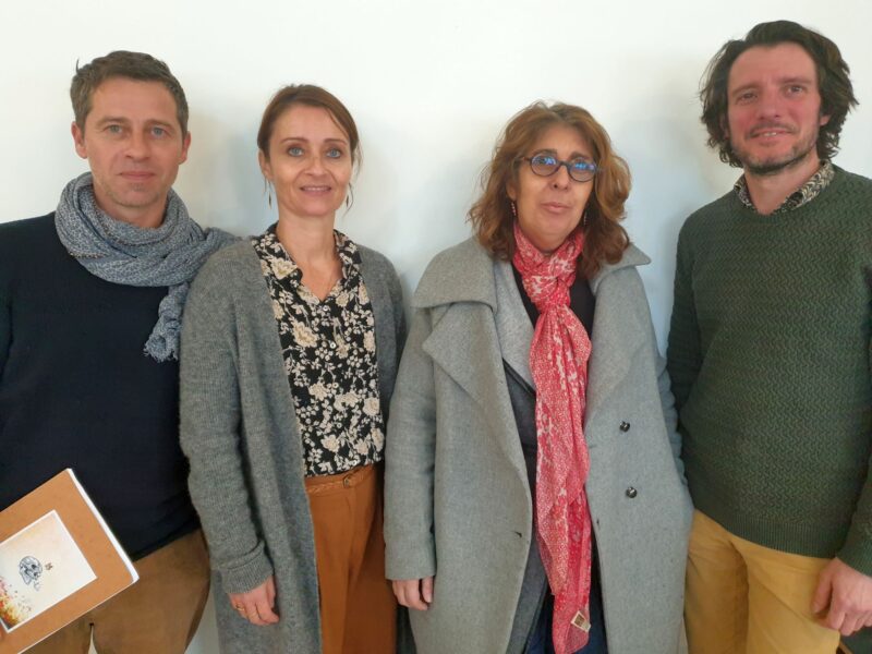De gauche à droite : Samuel Faccioli et Bérengère Fournier, chorégraphes de la compagnie La Vouivre, Josefa Gallardo, directrice de La Rampe, et Gilles Dumoulin, coordinateur artistique des Percussions Claviers de Lyon. © Martin de Kerimel - Place Gre'net
