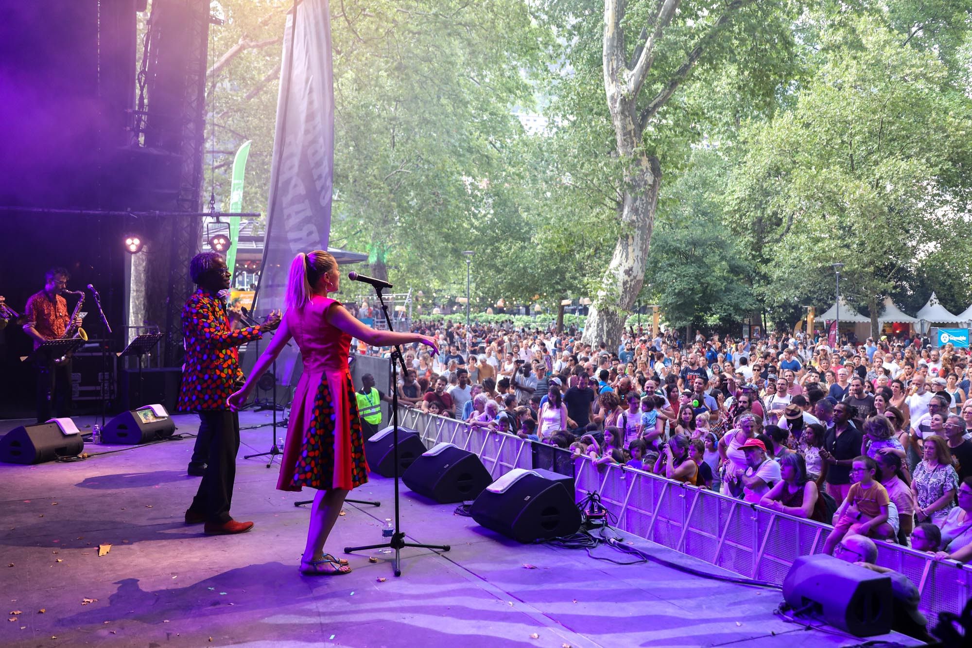 Une scène unique accueillera les concerts du Cabaret Frappé 2023, au Jardin de ville de Grenoble, à partir du 9 juillet. © Auriane Poillet - Ville de Grenoble