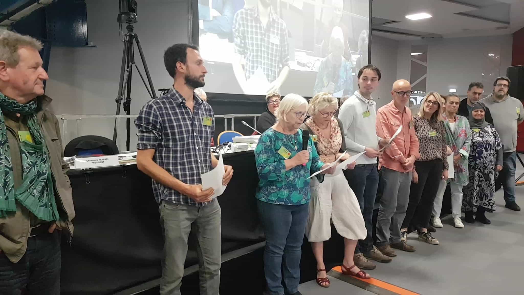 Une partie conventionnels ont assisté, sur place, au conseil métropolitain extraordinaire de Grenoble-Alpes Métropole, dédié au vote des propositions de la convention citoyenne métropolitaine pour le climat, Grenoble, Alpexpo, vendredi 28 avril 2023. © Séverine Cattiaux - Place Gre'net