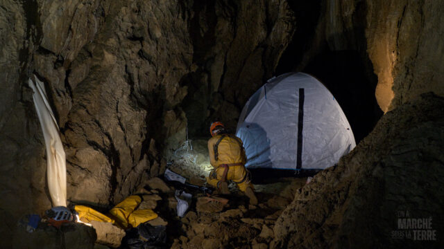 Bivouac sous terrain à -850 mètres © Alex Lopez