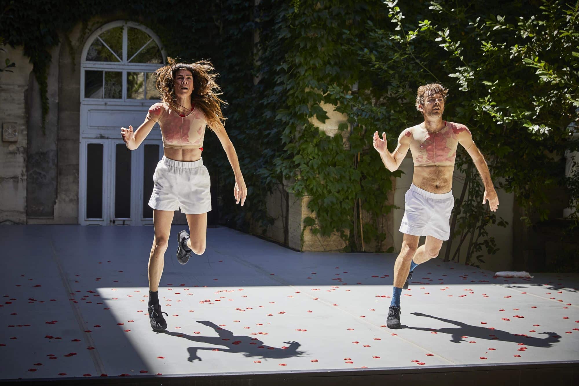 Nommés ensemble à la tête du Centre chorégraphique national de Grenoble, Aina Alegre et Yannick Hugron sont aussi partenaires de scène. Ici, dans Étude 4, Fandango et autres cadences, à découvrir au Musée dauphinois le 16 septembre. © Christophe Raynaud de Lage