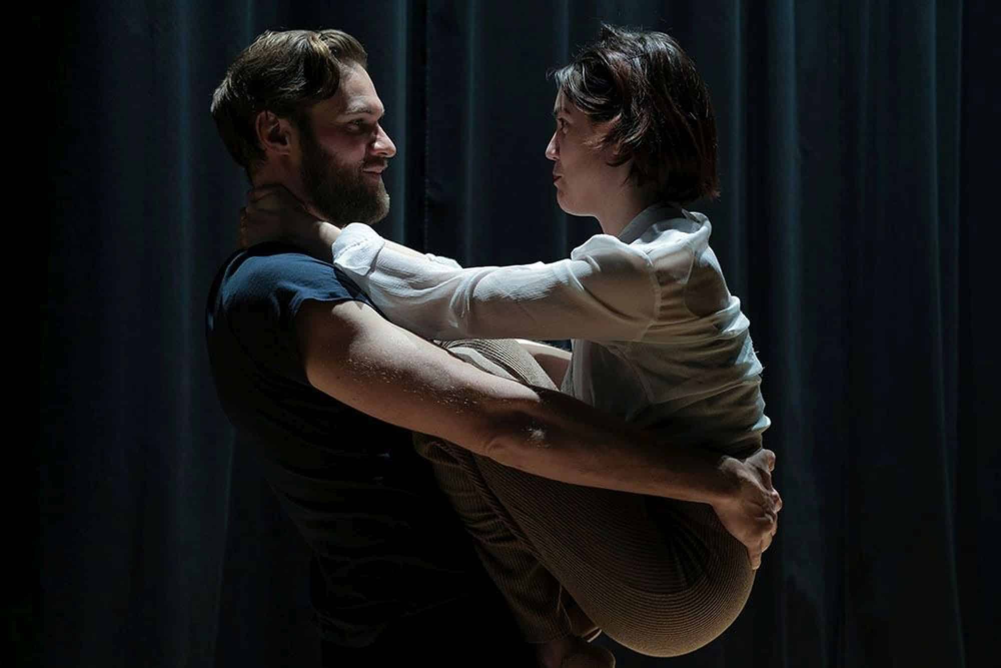 L'équipe de l'Espace 600 attend beaucoup du spectacle Danser la famille, un duo entre une danseuse en fauteuil et un danseur valide. À découvrir début novembre. © Caroline Jaubert