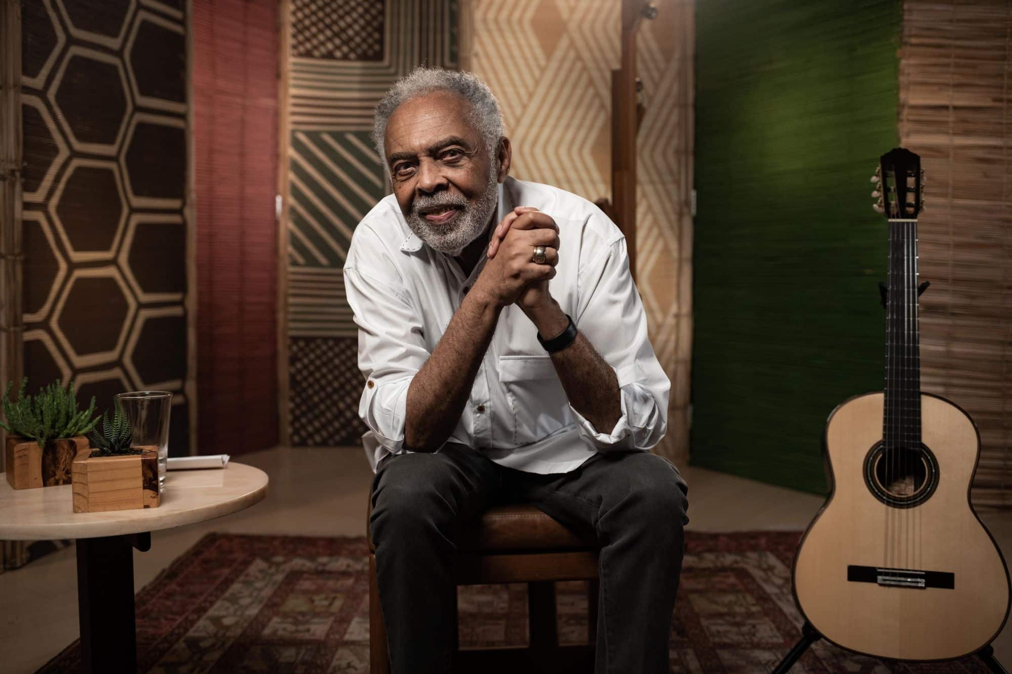 Non contente d'avoir dessiné un fil rouge brésilien sur sa saison 2023-2024, la MC2 accueillera l'une de ses légendes vivantes : le chanteur et guitariste Gilberto Gil, le 5 octobre 2023. © Kevin Davale