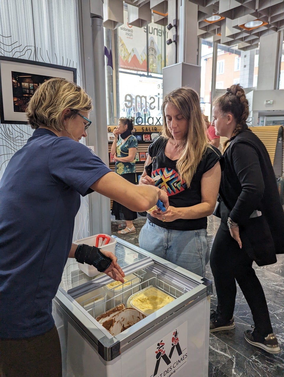 Christine Jeantet, artisane et créatrice des glaces Eclats des cimes, installée à Saint-Pierre-de-Chartreuse dans le Parc de Charteuse © Marion Frachisse