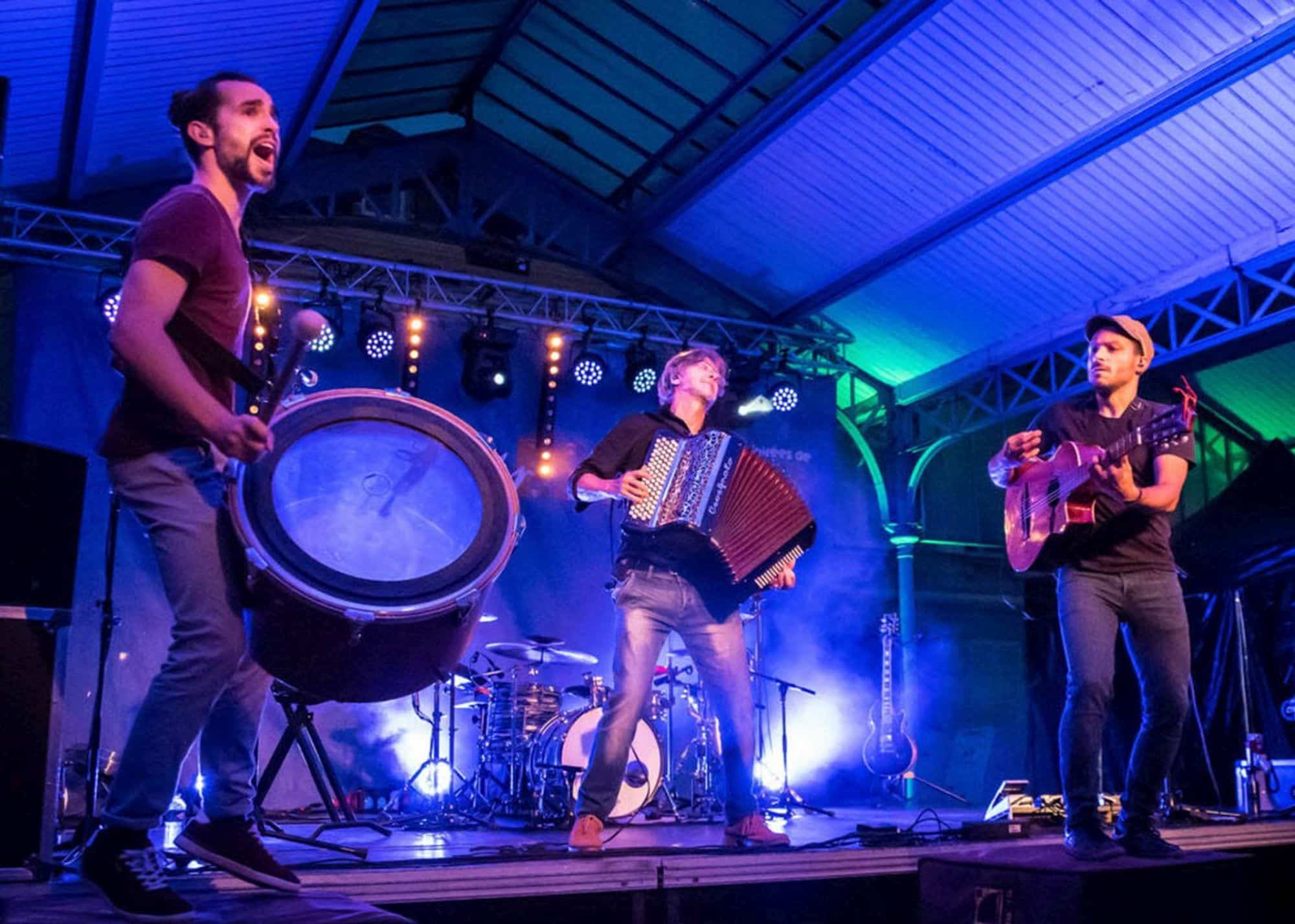 Le groupe stéphanois Alkabaya sera l'un des invités du festival Textes en l'air cet été. Le 30 juillet, il assurera même le concert de clôture (à prix libre) avec ses chansons et sonorités électro. © Richard Guillemain
