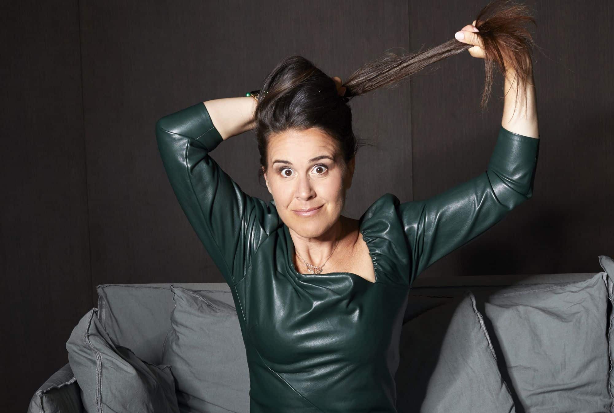 En ouverture de saison, Antonia de Rendinger fait son retour au Théâtre en Rond le 30 septembre 2023. Avec un spectacle où "elle passe la relation mère-fille au crible de son humour corrosif". © Estelle Hoffert