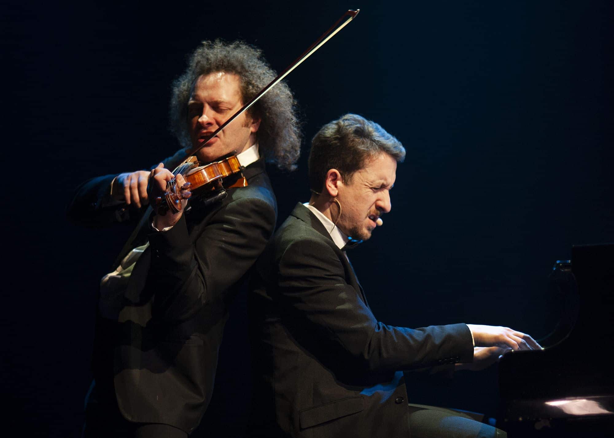 Une fin d'année 2023 autour du rire et de la musique ? C'est la promesse du Théâtre en Rond, qui a invité le duo Hilaretto en début de soirée du 31 décembre. © Pablo Bailleul