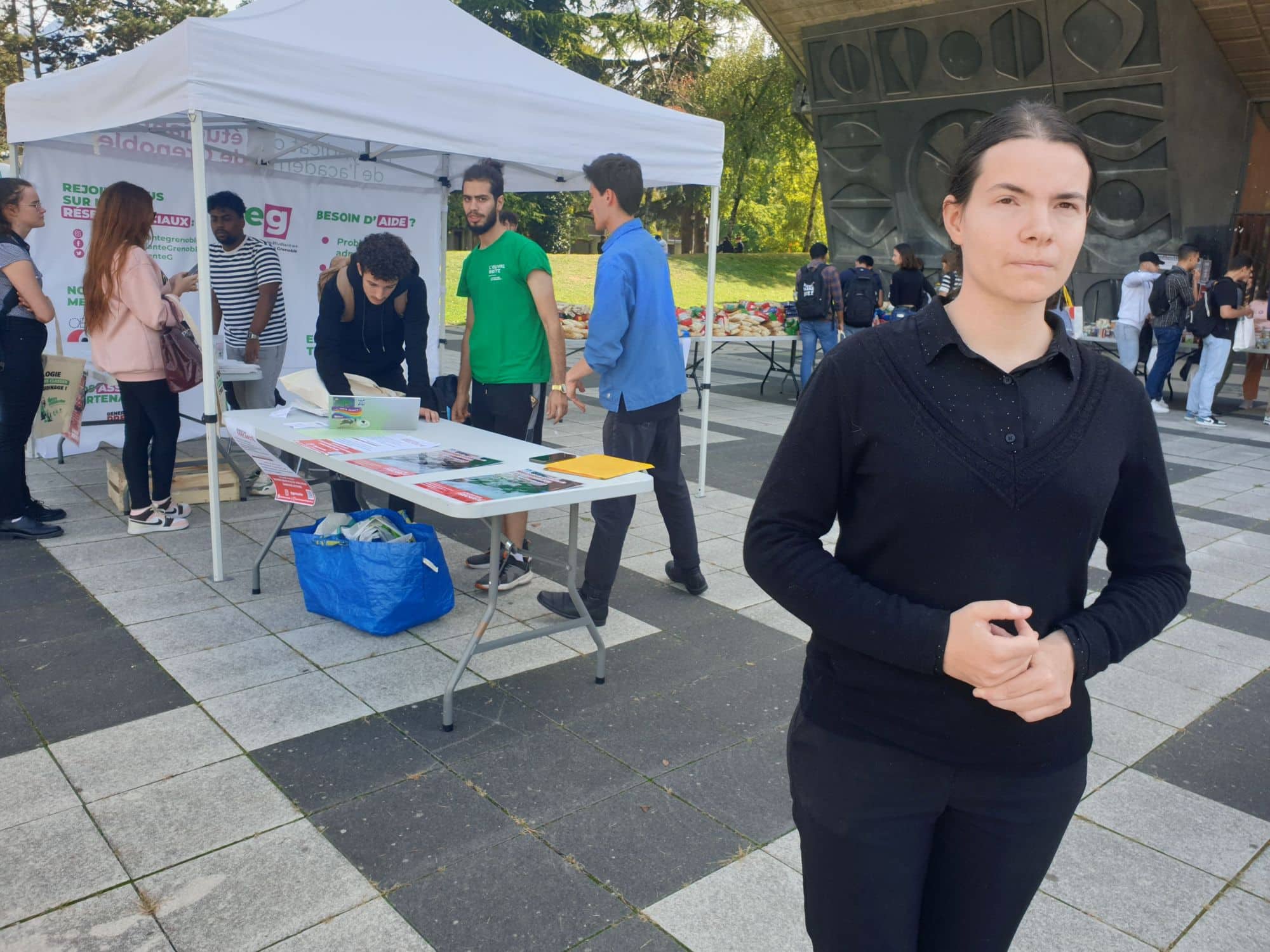 Bénévole de l'association Génération Précarité, Camille Pagiras évoque franchement la situation d'étudiants contraints à sauter des repas. © Martin de Kerimel - Place Gre'net