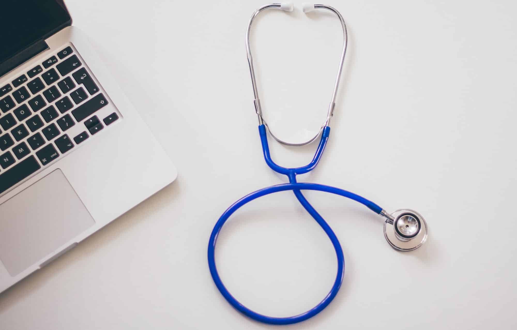 Parmi les problèmes soulevés par les médecins généralistes grenoblois : un temps trop important consacré à leurs tâches administratives, au détriment de leurs activités de santé. © Martin de Kerimel - Place Gre'net