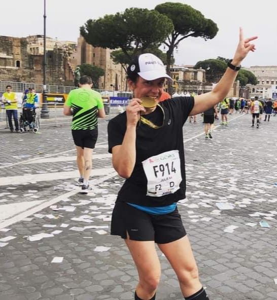 Julie Robveille, au marathon de Rome en 2022.