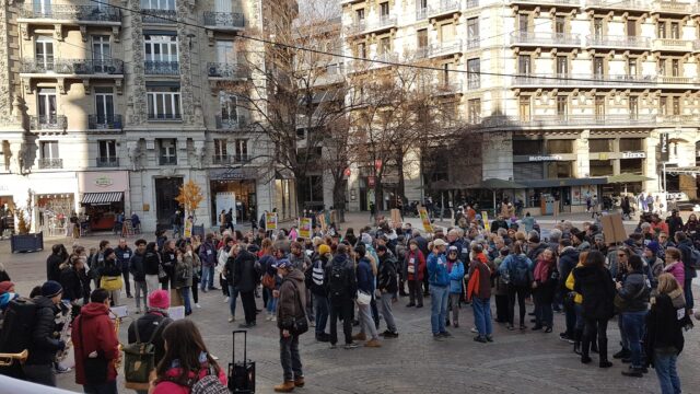 Rassemblement samedi samedi 16 décembre 2023 pour la libération de la jeune Iséroise incarcérée au Sénégal depuis le 17 novembre 2023 © Séverine Cattiaux- Place Gre'net