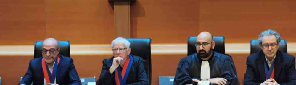 Dans l'axe de la Marianne, Jean-Paul Michel, nouveau président du Conseil de prud'hommes de Grenoble. © Joël Kermabon - Place Gre'net