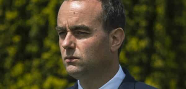 Le ministre des Armées Sébastien Lecornu se rend à Varces à la rencontre du régiment d'artillerie de montagne
