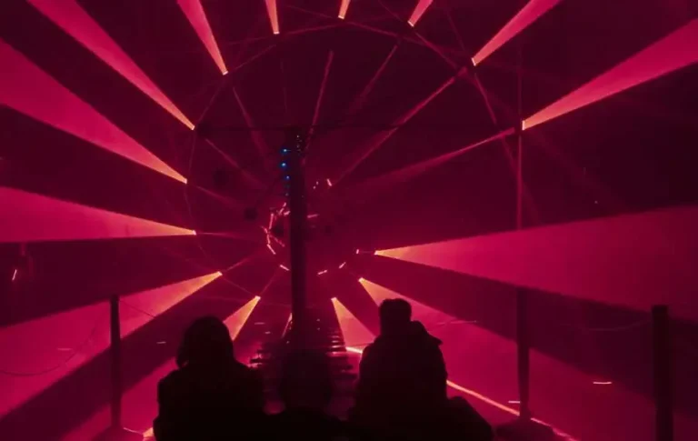 Cette nouvelle édition commencera donc samedi 6 avril à l’Hexagone avec l’installation lumière, Ataraxie. ©Collectif Coin