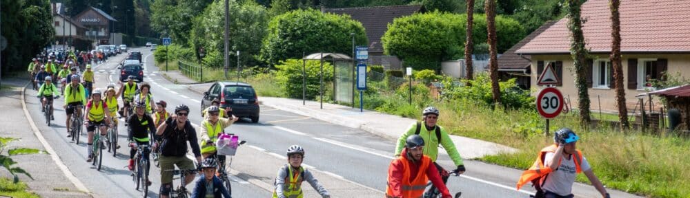 Mobilisation pour des aménagements sécurisés. Crédit Collectif pour l'aménagement cyclable de la Combe de Gières