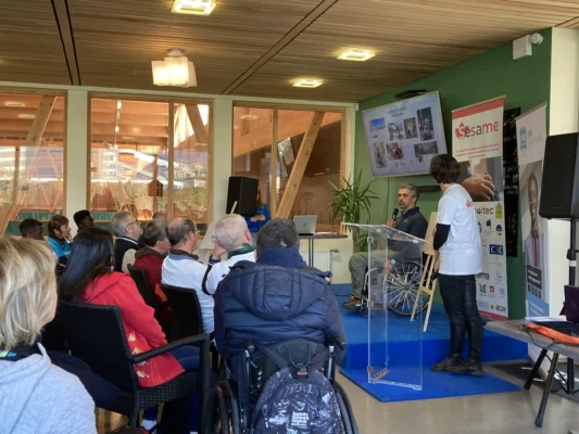 Le fond de dotation Sésame et l’association Sport dans la ville ont organisé un évènement sportif solidaire, Rencontres en Jeux, à Grenoble Tennis, mercredi 6 mars 2024. ©Anouk Dimitriou