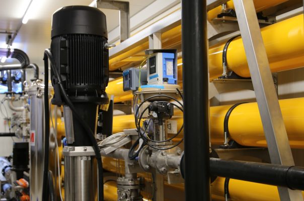 STMicroelectronics teste depuis début 2024 une ligne pilote de recyclage de l'eau sur son site de Crolles. © STMicroelectronics