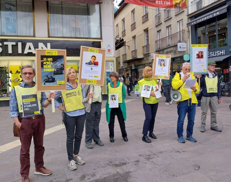 Mobilisation d'Amnesty International à Grenoble contre la dictature chinoise et la surveillance de masse