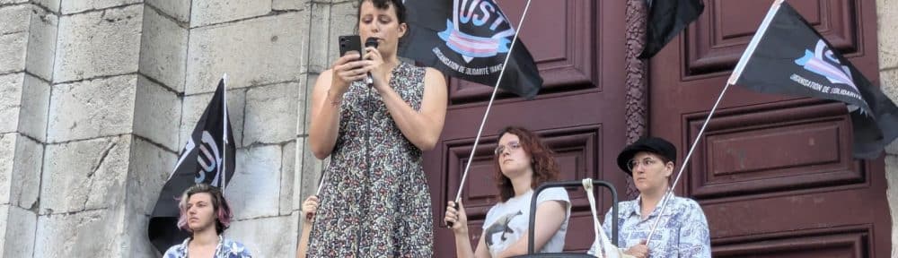 Rassemblement en hommage à Géraldine et Angélina à Grenoble le 16 juillet 2024. © OST Grenoble