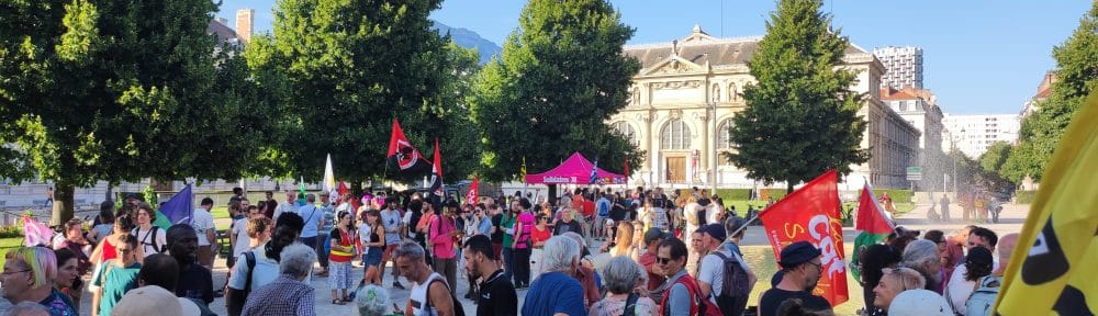 Succès du rassemblement place Verdun "pour la démocratie et le progrès social" à l'appel des syndicats