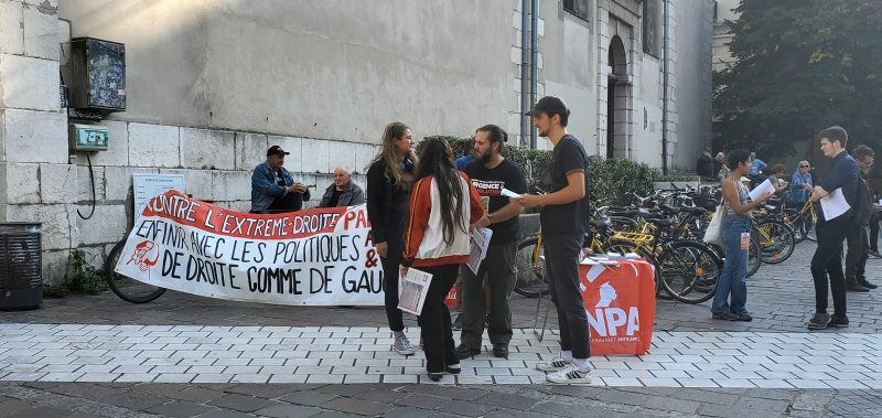 Grenoble : 200 manifestants pour un gouvernement de gauche. Le NPA était présent lors de la manifestation. ©Morgane Poulet