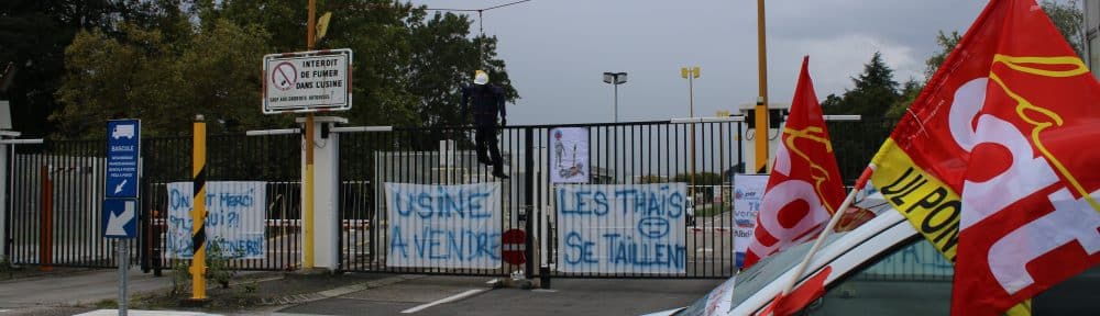 Devant les grilles de l'usine Vencorex, à Pont-de-Claix, le 30 septembre 2024. ©Morgane Poulet - Place Gre'net