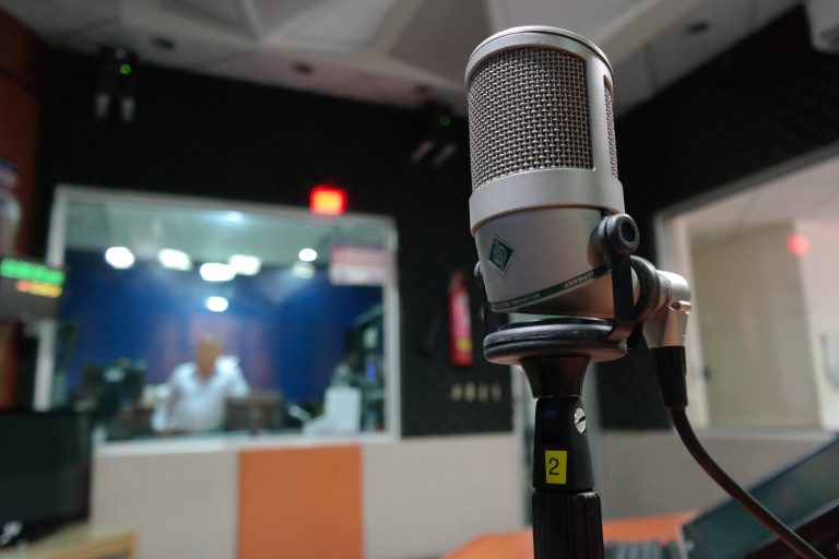 Face à la baisse annoncée du Fonds de soutien à l'expression radiophonique, Radio Campus Grenoble tire la sonnette d'alarme
