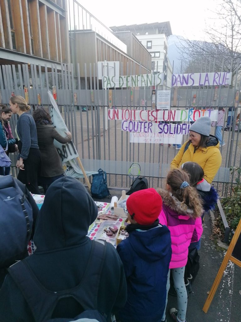 Goûter solidaire organisé par le collectif Solidarité Lucie Aubrac , vendredi 30 novembre 2024 DR