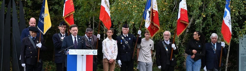 Remise croix Libération 2024 © Préfecture de l'Isère