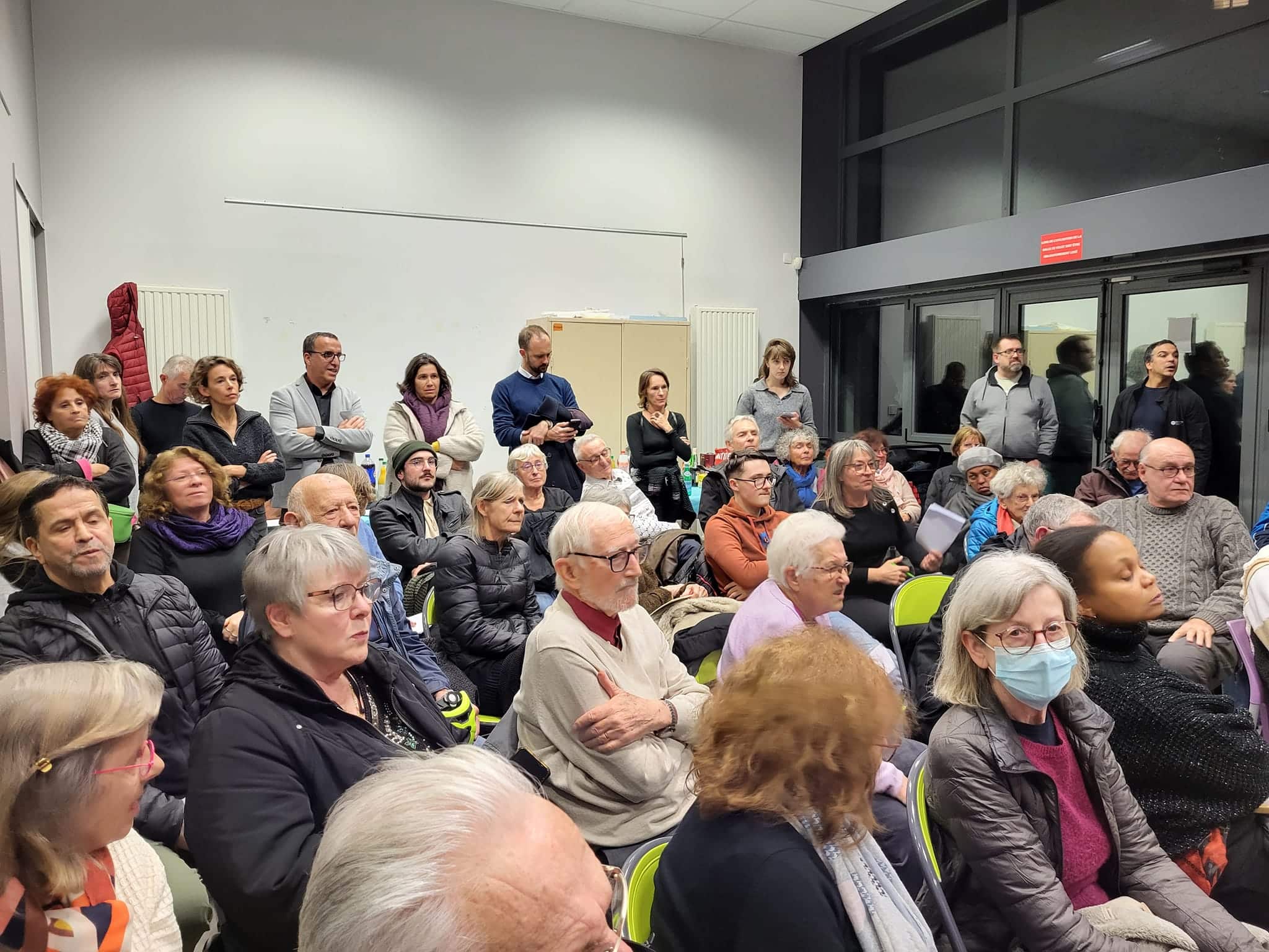 Soirée-débat sur la nouvelle police de quartier et l'avenir de la MJC-théâtre Prémol, organisée par l'Union de quartier Village olympique Vigny Musset à l'espace partagé Vigny-Musset, jeudi 21 novembre 2024 © Séverine Cattiaux - Place Gre'net