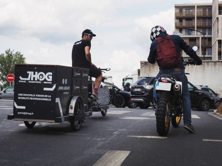 Le concepteur de vélos cargos échirollois Neoz Solutions racheté par l'entreprise angevine Jhog